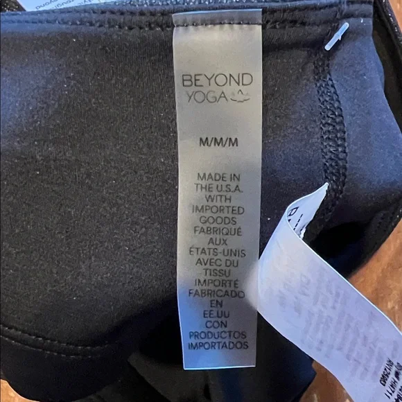 NWT Beyond Yoga Heather Rib Black Shine Glow On Cropped Tank - Picture 7 of 10